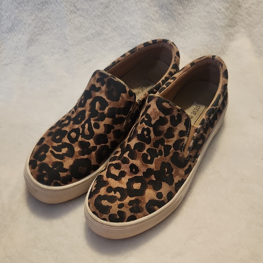 💚3/$25 Steve Madden Leopard Print Slip-On Sneakers 7.5